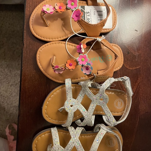 3t and 4t clothes.   Size 6-8 shoes - Picture 2 of 7